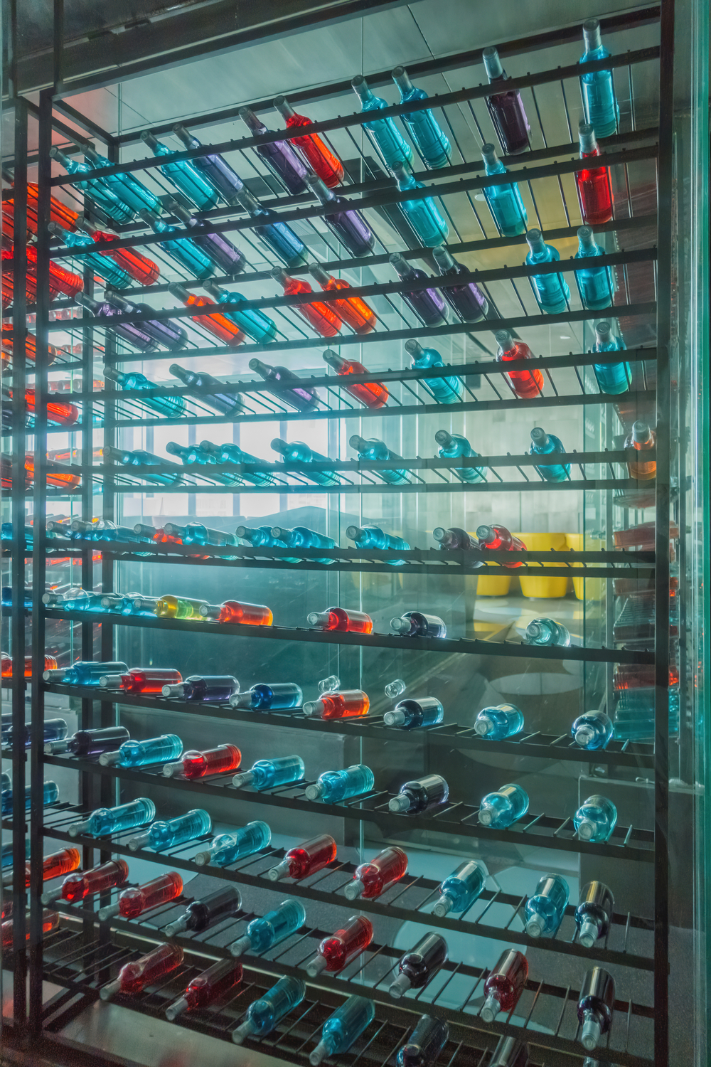 斑斕色彩，瓶間雅趣 探秘酒吧倉(cāng)庫(kù)中的起泡酒與香檳世界